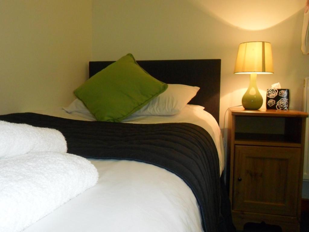 Stag Coach House Hotel Carmel Bilik gambar