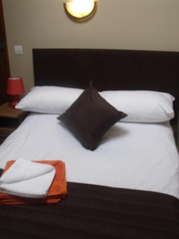 Stag Coach House Hotel Carmel Bilik gambar